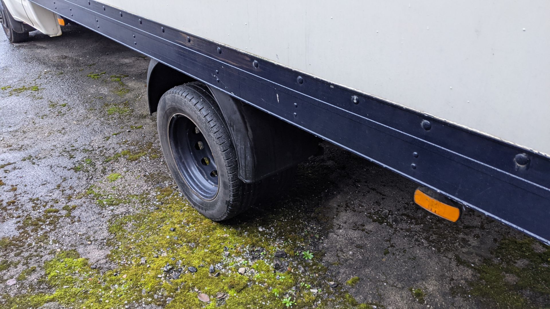 BK07 VAJ Ford Transit 115 T350EF RWD Luton van with tail lift (no shutter), 2402cc diesel engine. Co - Image 35 of 46