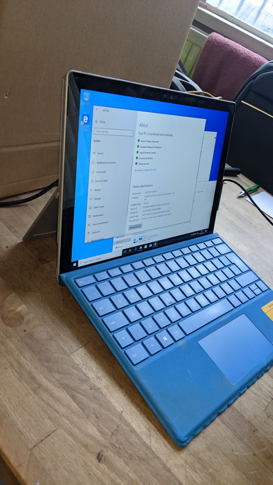 Microsoft Surface Pro 4 notebook computer, Intel Core i5-6300u@2.4GHz, 4Gb RAM, 128Gb SSD, with brig - Image 5 of 17