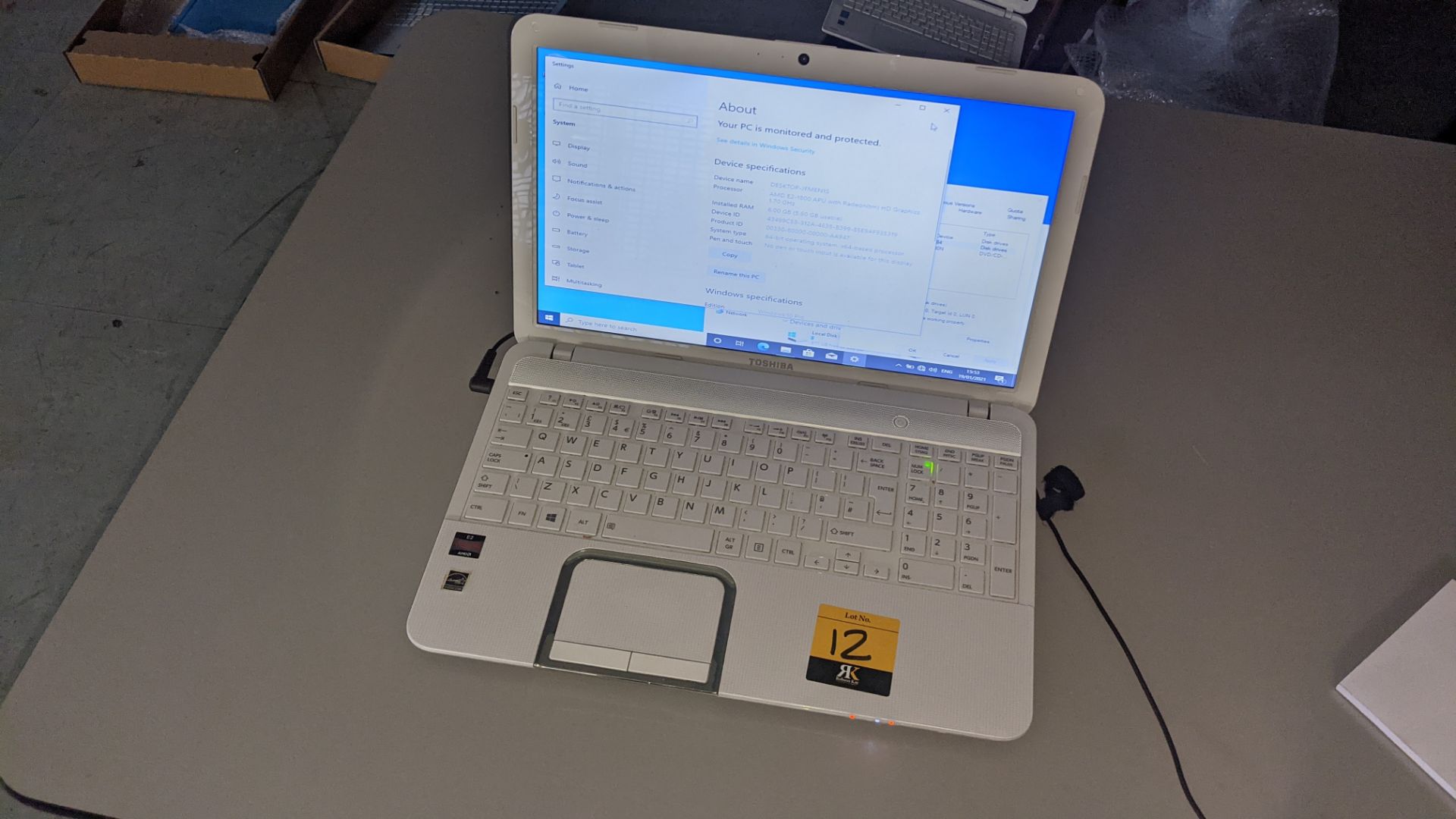 Toshiba Satellite L850D-12P notebook computer, 6Gb RAM, 750Gb HDD NB. No power supply - Image 7 of 14