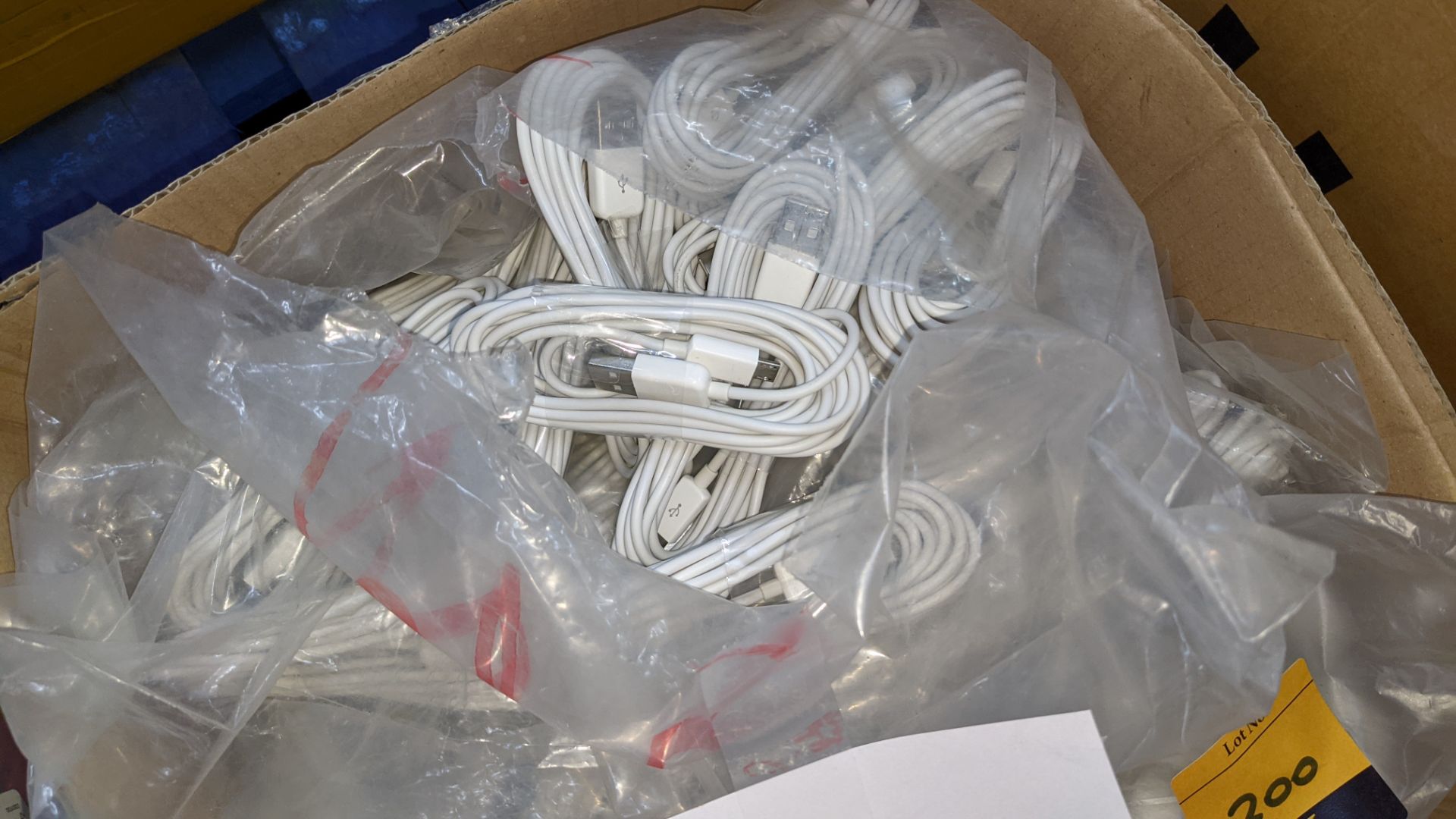 129 off USB to micro USB cables - Image 2 of 4