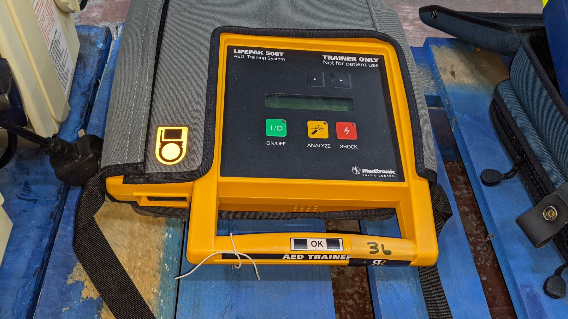 Medtronic Lifepak 500T AED training system (trainer only, not for patient use), including case & anc - Image 5 of 7