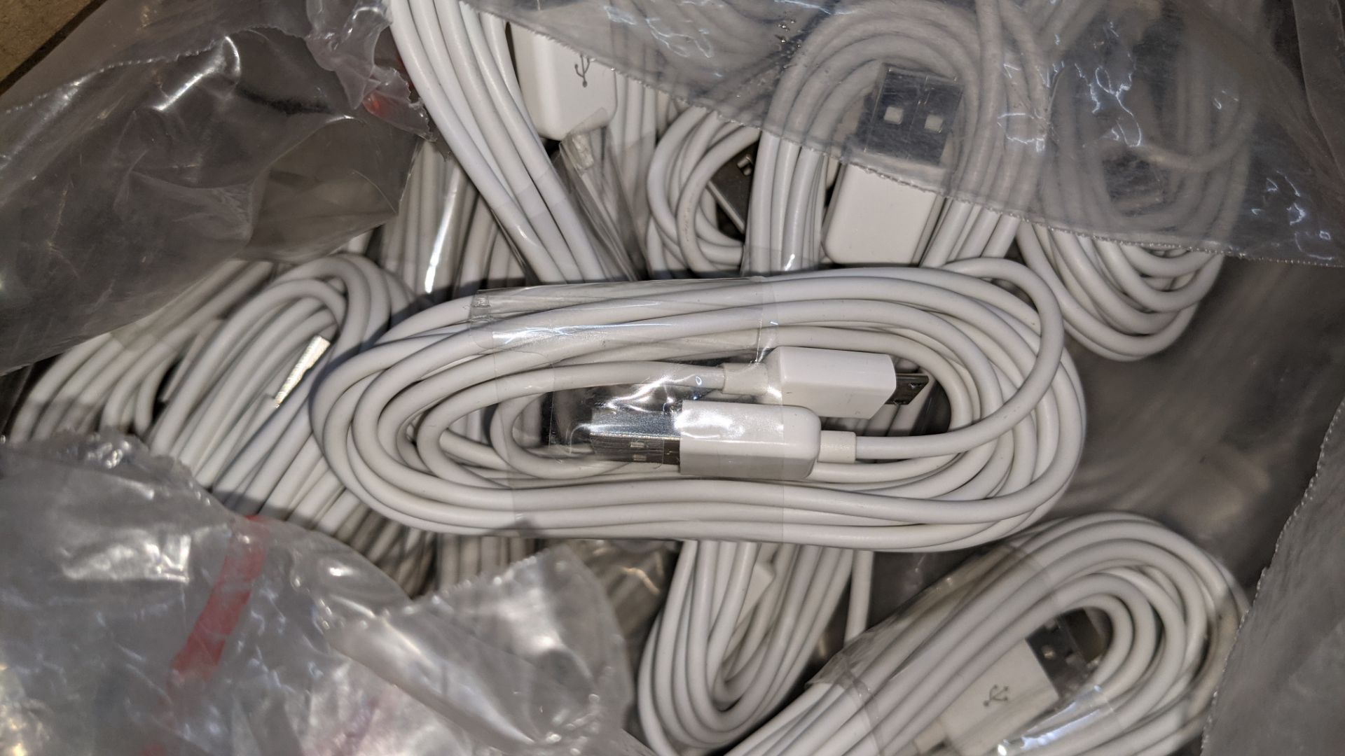 129 off USB to micro USB cables - Image 3 of 4