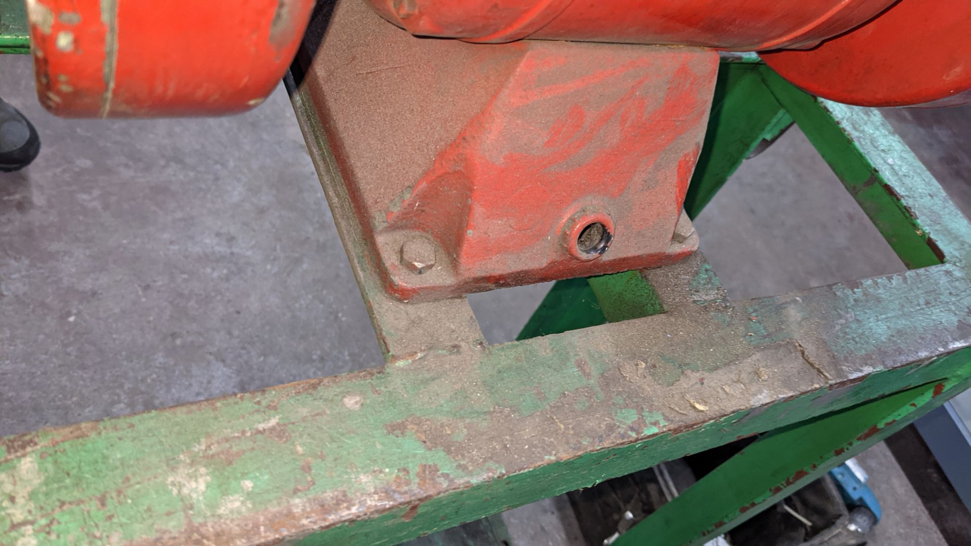 Floor standing twin grinding wheels on dedicated stand - Image 6 of 7