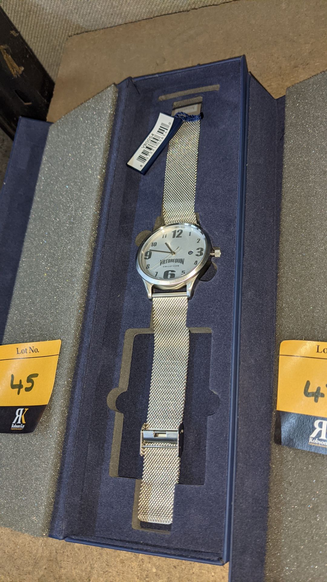 Vilebrequin Limited Edition Swiss movement 100m water resistant stainless steel case watch in silver - Image 3 of 6