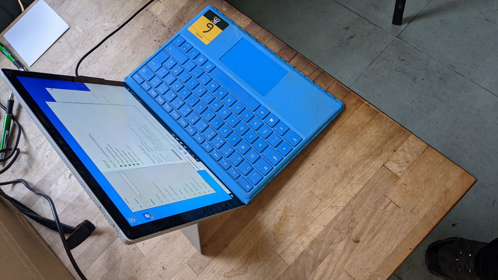 Microsoft Surface Pro 4 notebook computer, Intel Core i5-6300u@2.4GHz, 4Gb RAM, 128Gb SSD, with brig - Image 13 of 17