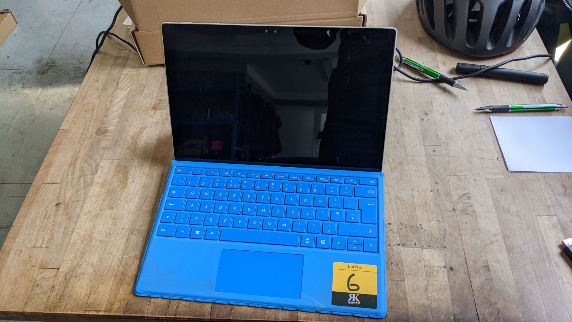 Microsoft Surface Pro 4 notebook computer, Intel Core i5-6300u@2.4GHz, 4Gb RAM, 128Gb SSD, with brig - Image 15 of 17