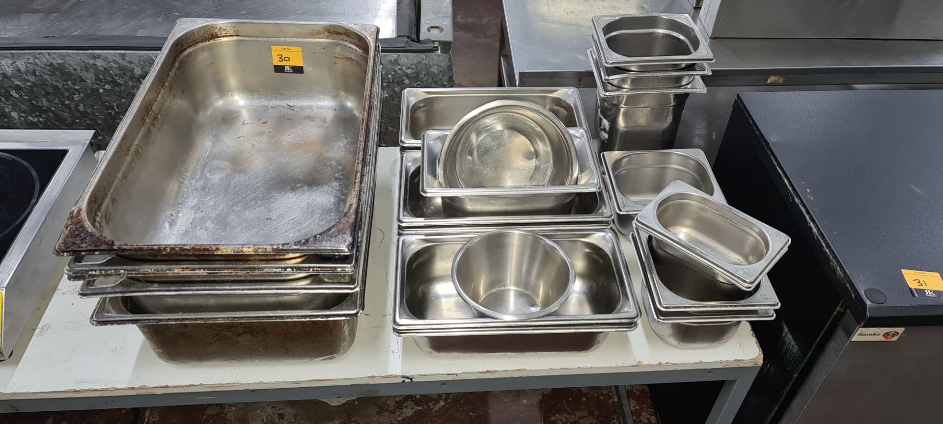 Quantity of assorted stainless steel trays & dishes