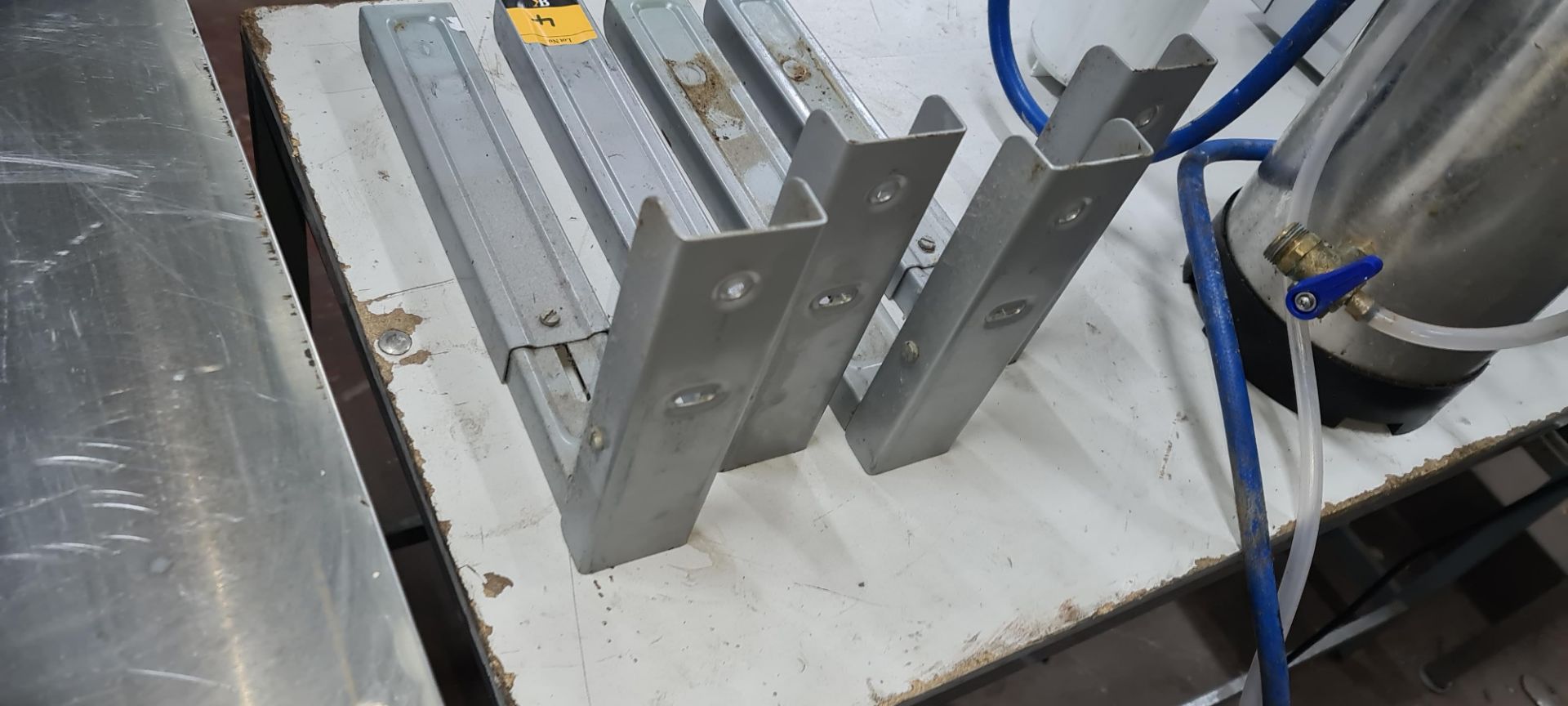 4 off heavy duty wall mounting brackets - Image 3 of 3