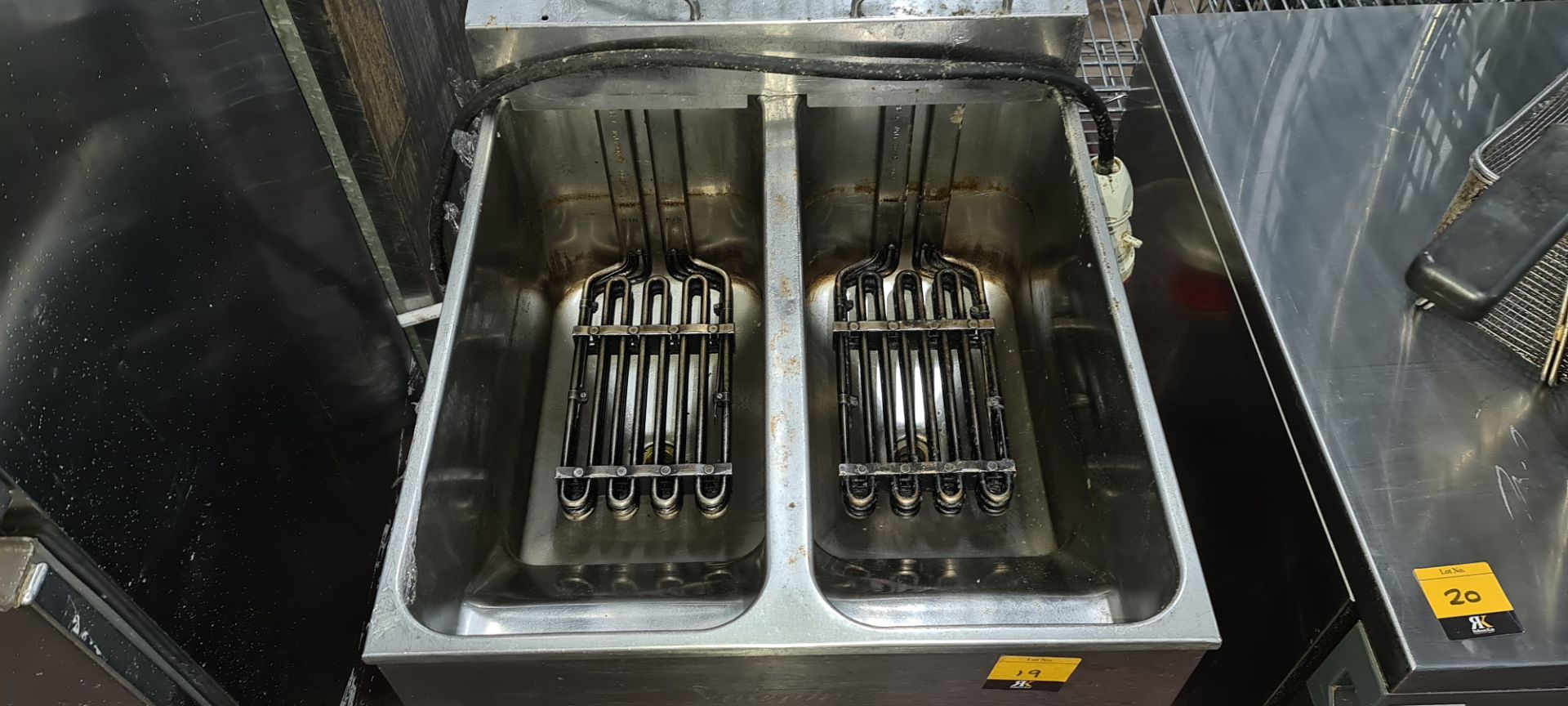 Stainless steel floor standing twin well deep fat fryer - Image 5 of 7