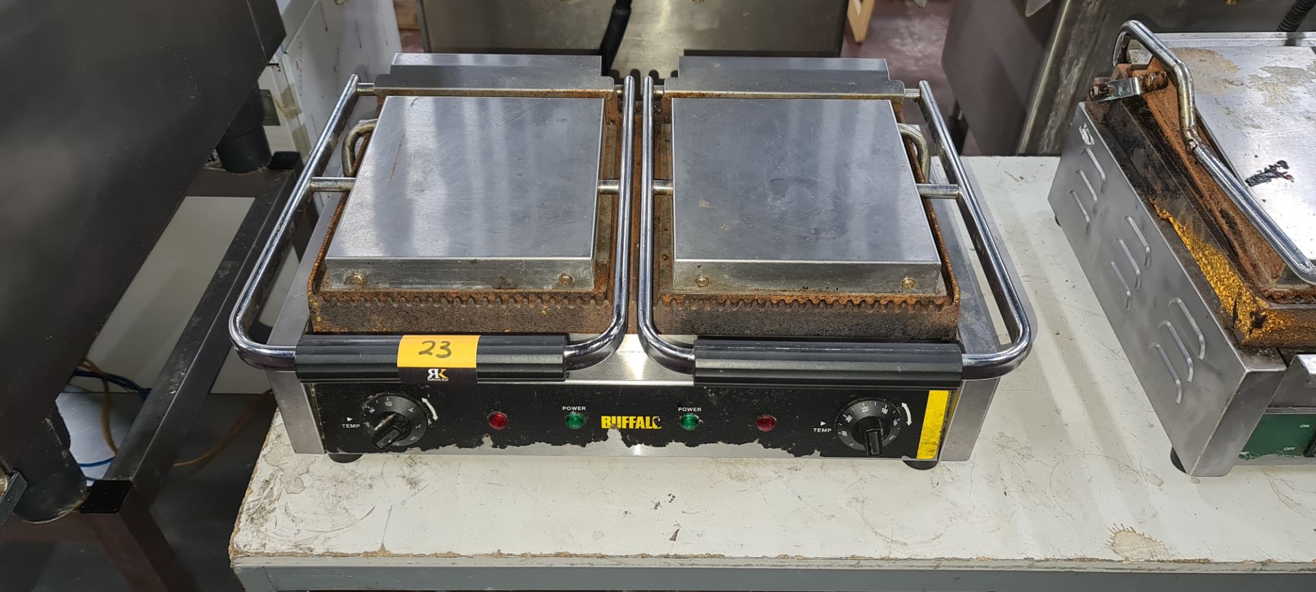 Buffalo double twin contact grill system model DM902-02