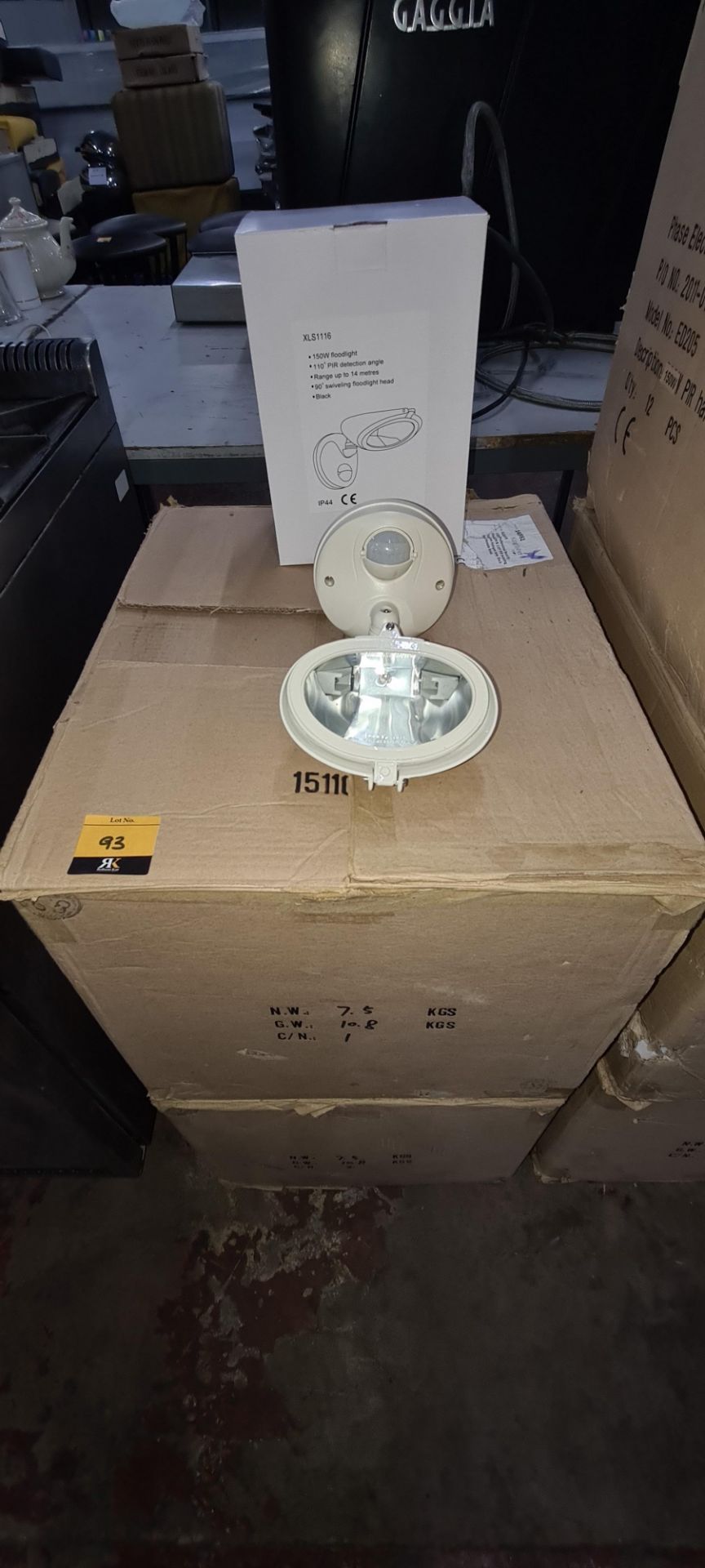 24 off 150W PIR detection floodlights - 2 large cartons - Image 4 of 4