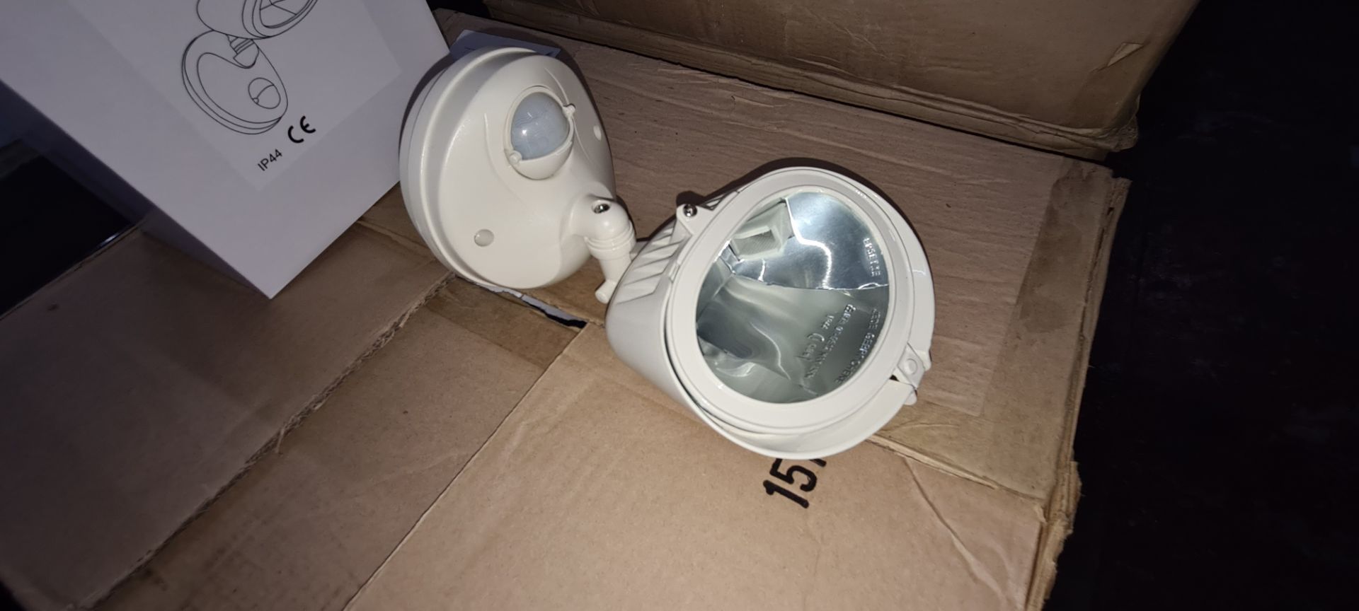 24 off 150W PIR detection floodlights - 2 large cartons - Image 2 of 4
