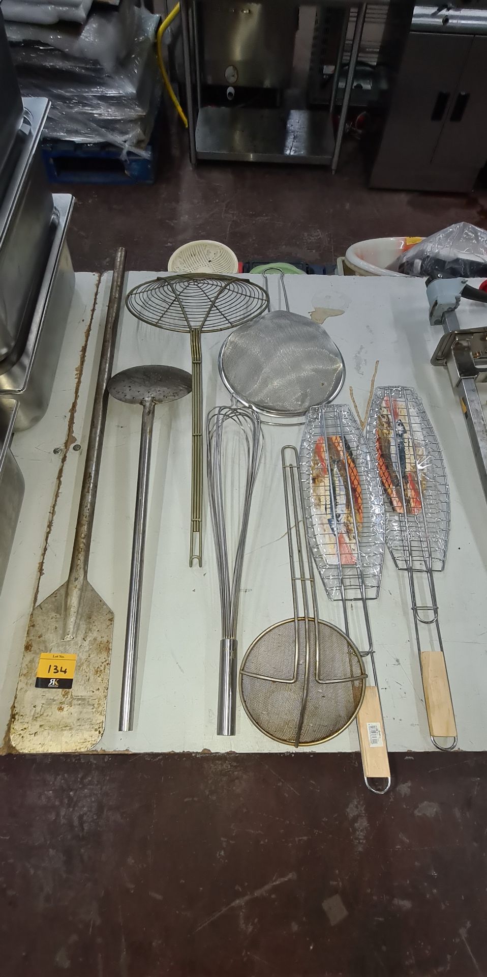8 off assorted long handled utensils & other implements