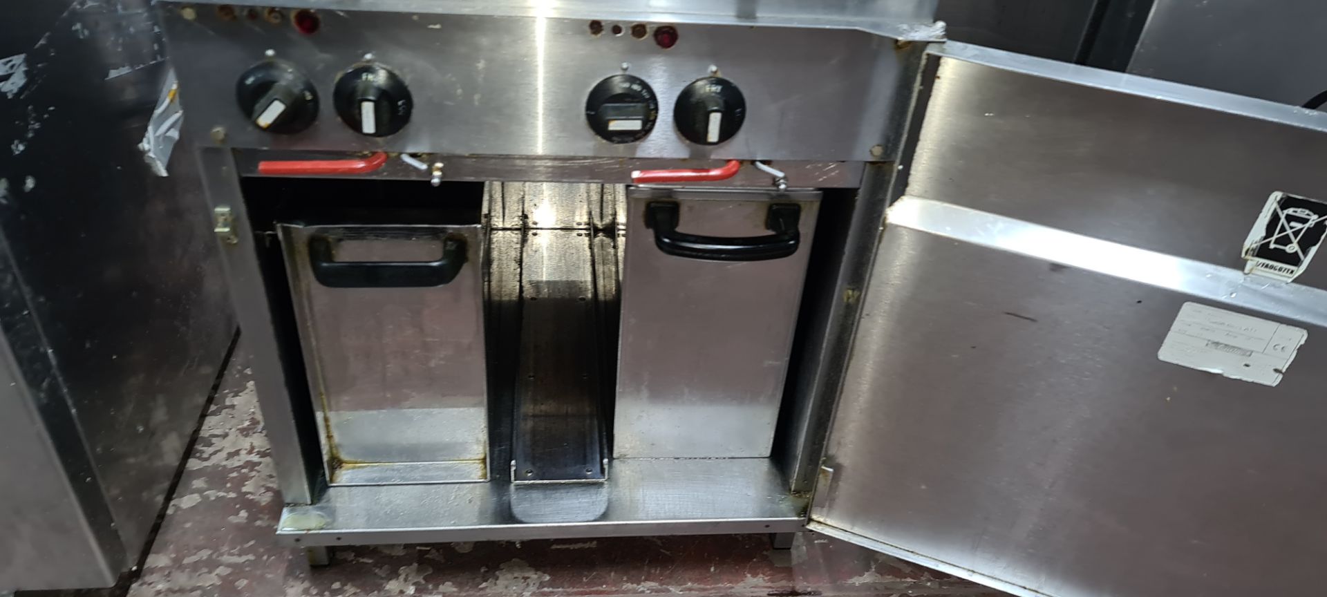 Stainless steel floor standing twin well deep fat fryer - Image 7 of 7