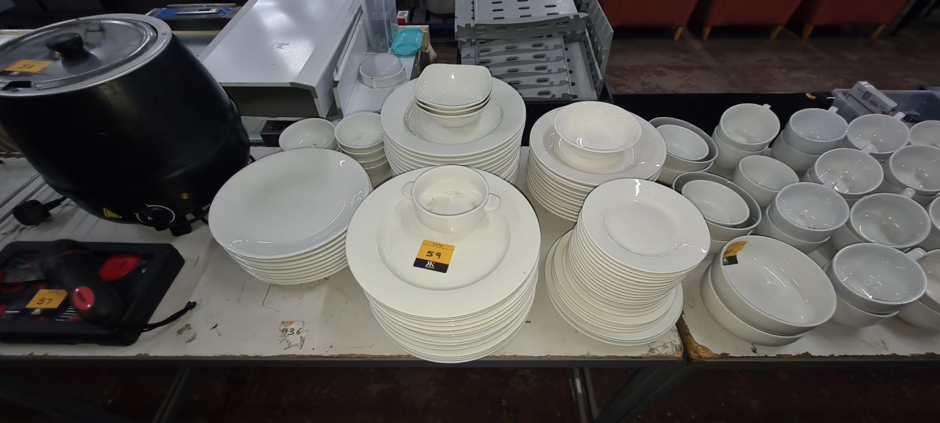 Quantity of white round plates in assorted sizes, in 5 stacks