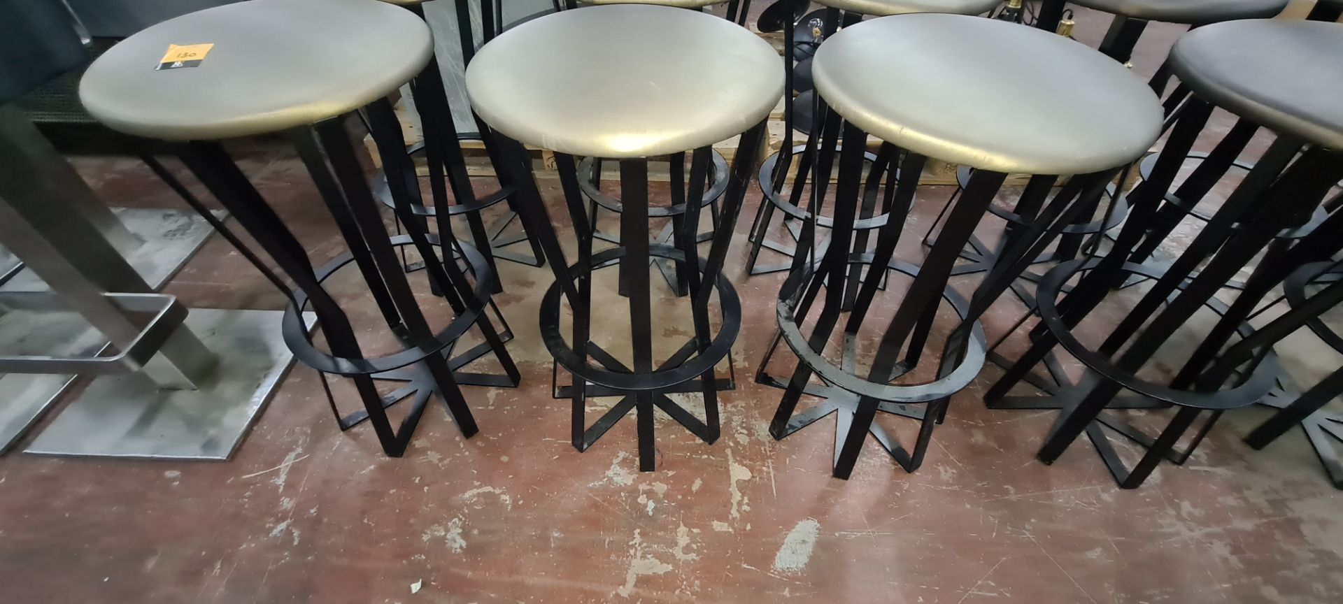 6 off black metal upholstered bar stools - Image 4 of 4