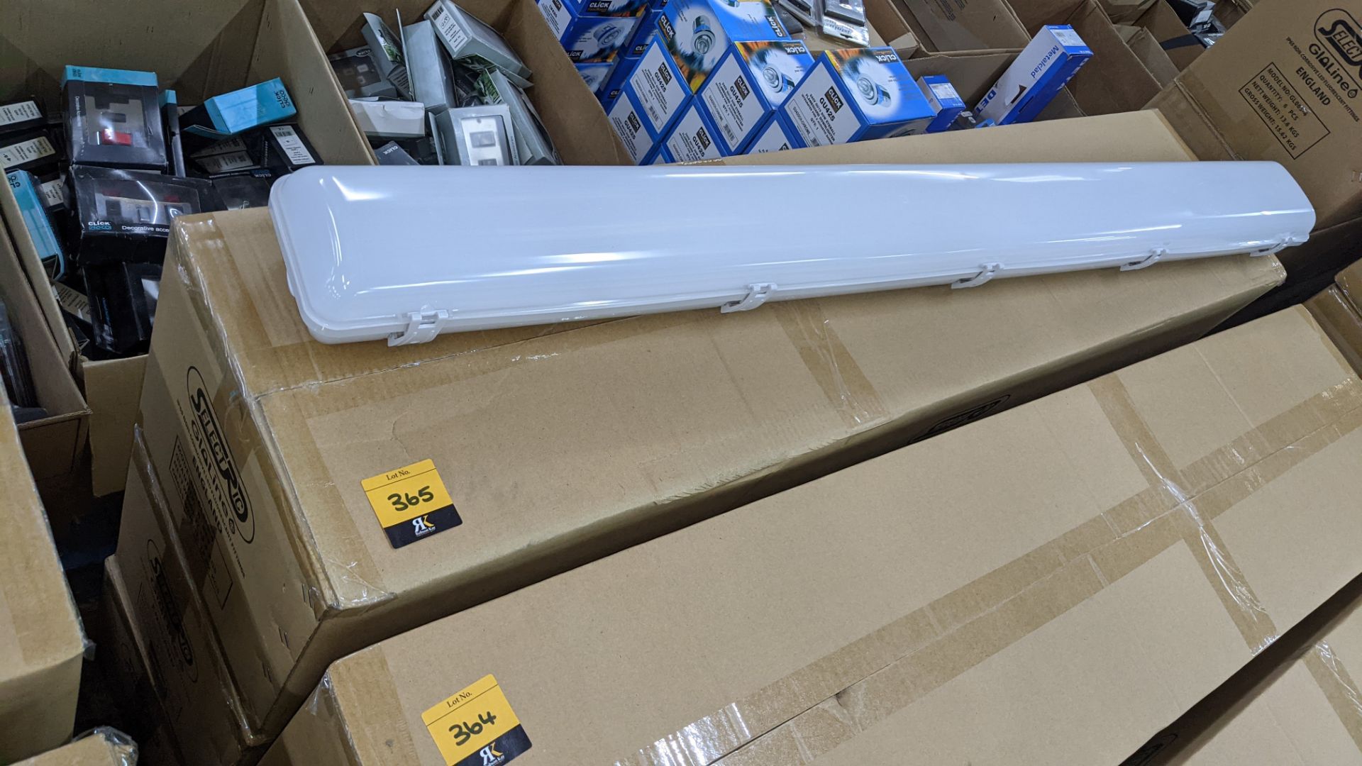 18 off IP65 non-corrosive LED fluorescent light fittings. Model GLO65-4, 4', twin LED 40W, polycarb - Image 2 of 6