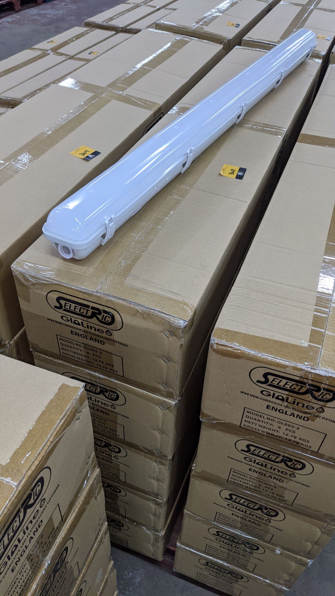 30 off IP65 non-corrosive LED fluorescent light fittings. Model GLO65-3, 4', single LED 20W, polyca