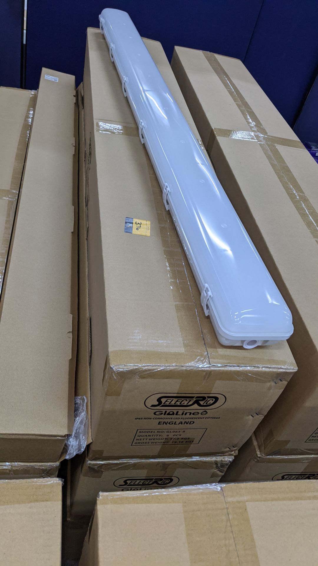 18 off IP65 non-corrosive LED fluorescent light fittings. Model GLO65-8, 5', twin LED 60W (with eme