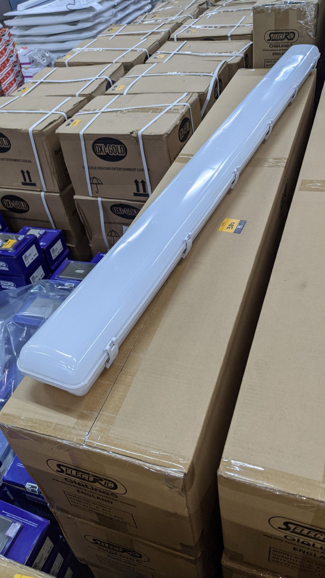 18 off IP65 non-corrosive LED fluorescent light fittings. Model GLO65-8, 5', twin LED 60W (with eme