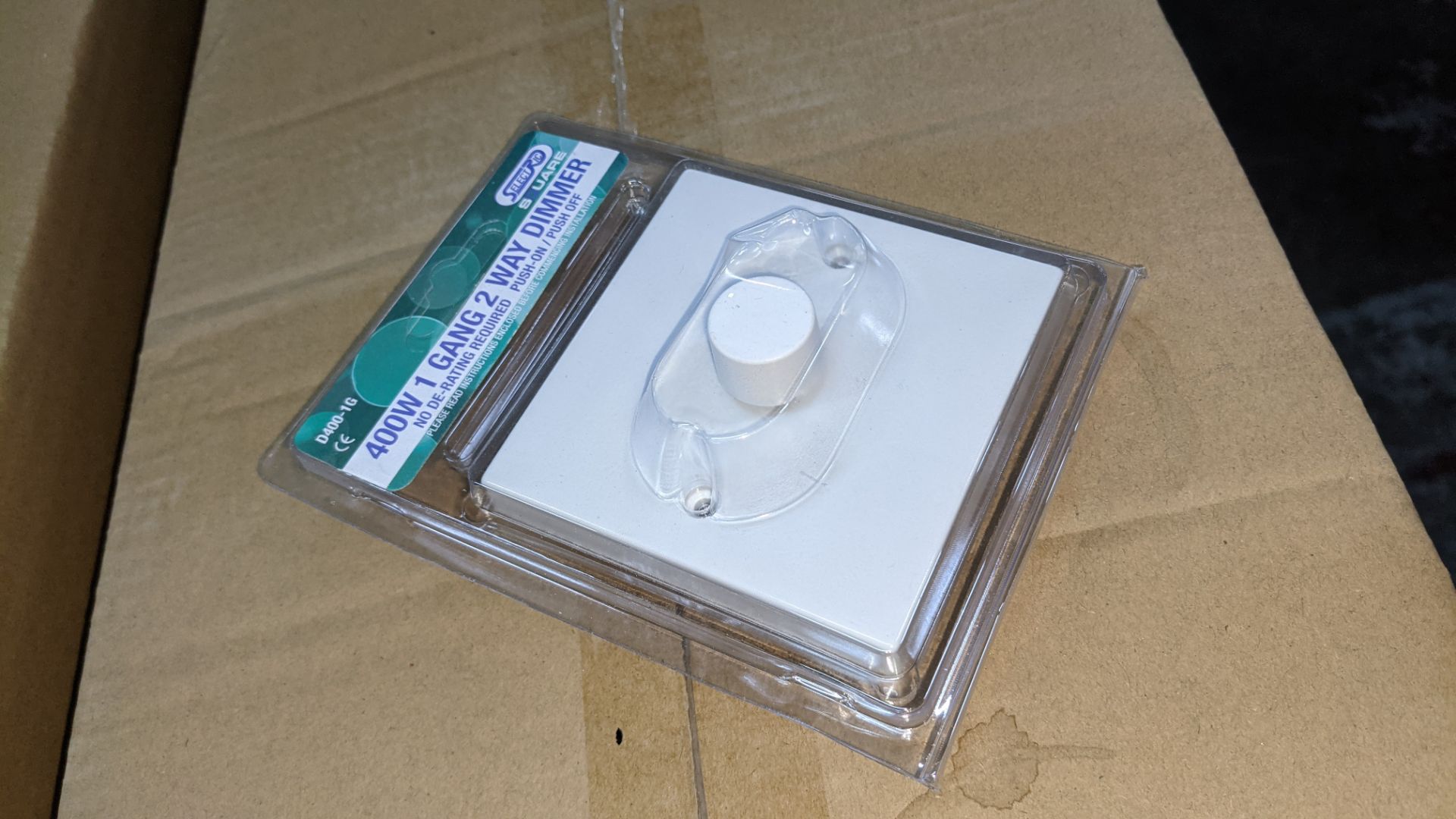 150 off 400W 1 gang 2 way dimmer switches, push-on/push-off. Each switch is individually packed in - Image 4 of 4