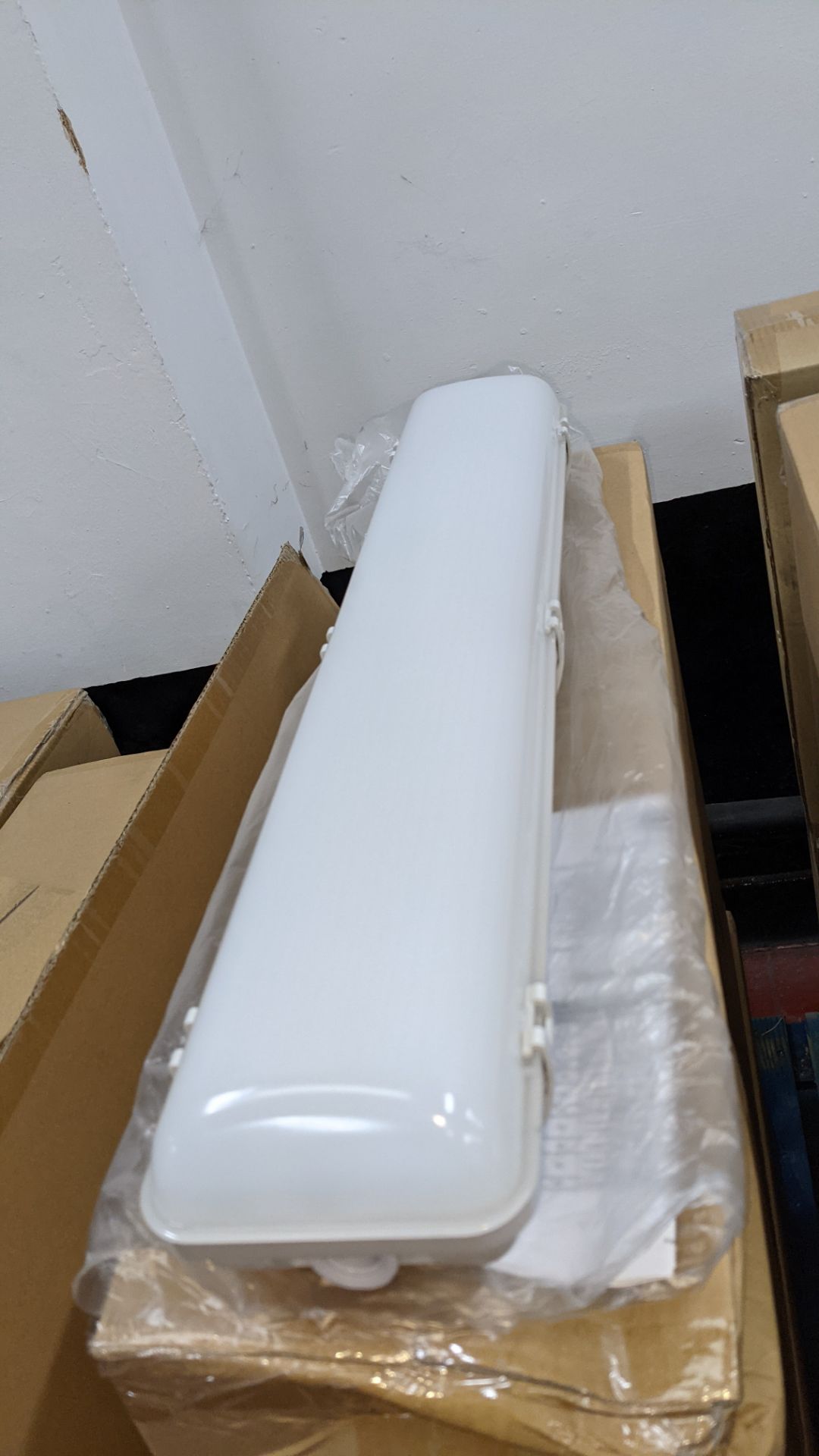 20 off IP65 non-corrosive LED fluorescent light fittings. Model GLO65-1, 2', single LED 10W, polyca - Image 3 of 4