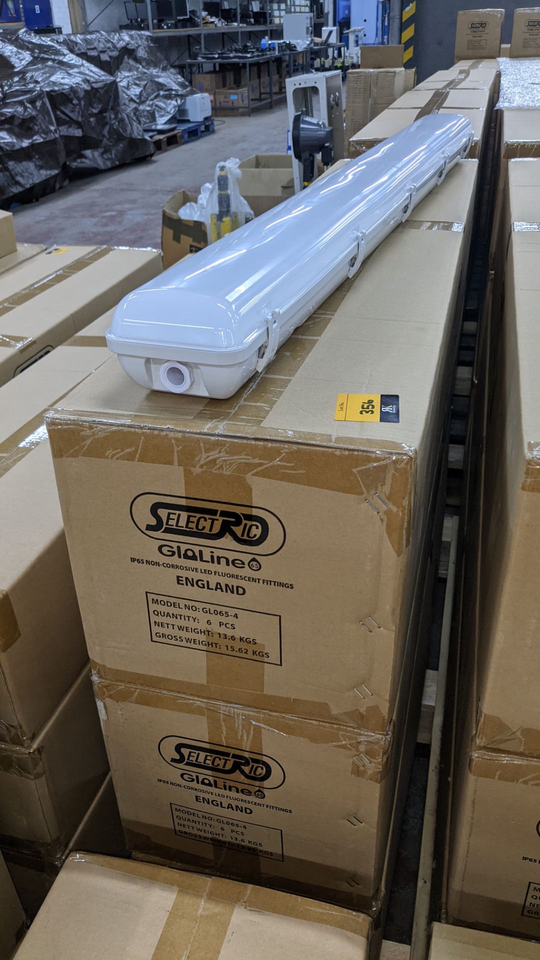 18 off IP65 non-corrosive LED fluorescent light fittings. Model GLO65-4, 4', twin LED 40W, polycarb - Image 2 of 6