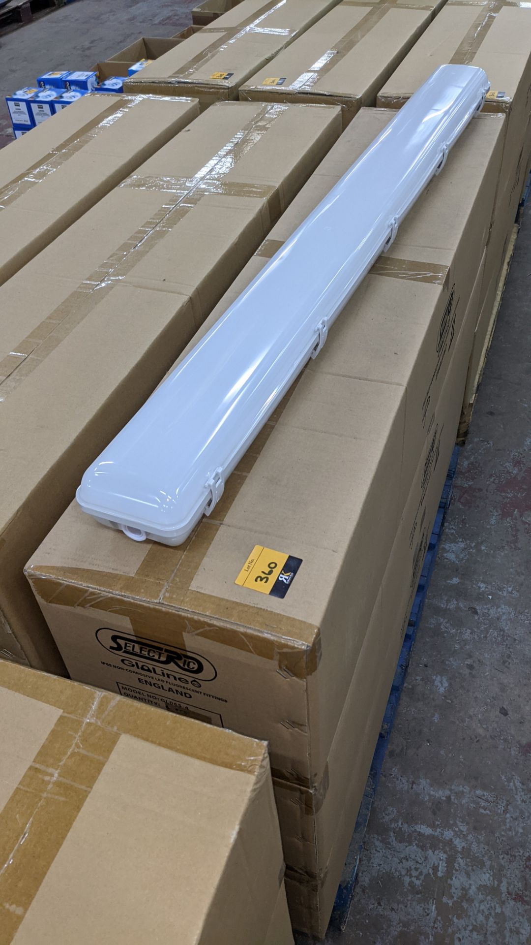 18 off IP65 non-corrosive LED fluorescent light fittings. Model GLO65-4, 4', twin LED 40W, polycarb