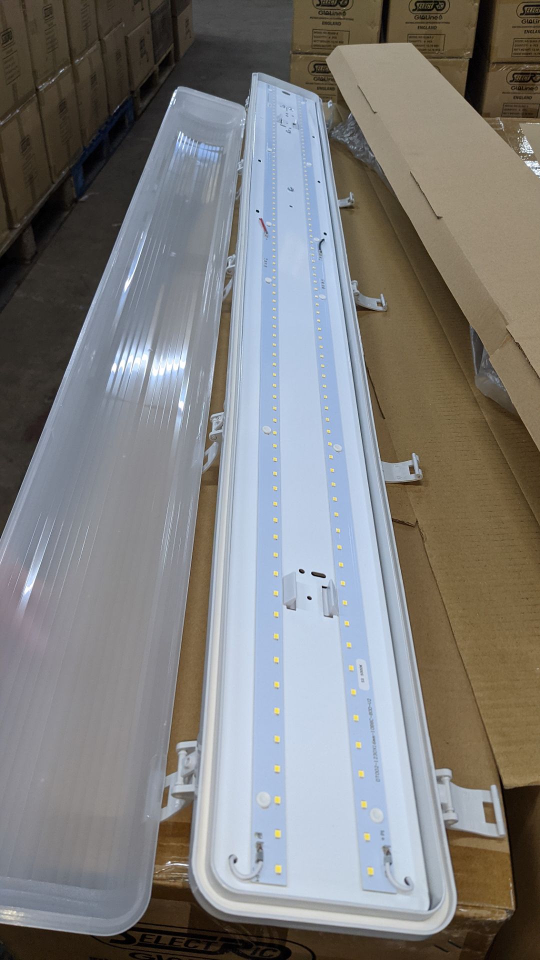 18 off IP65 non-corrosive LED fluorescent light fittings. Model GLO65-4, 4', twin LED 40W, polycarb - Image 6 of 6
