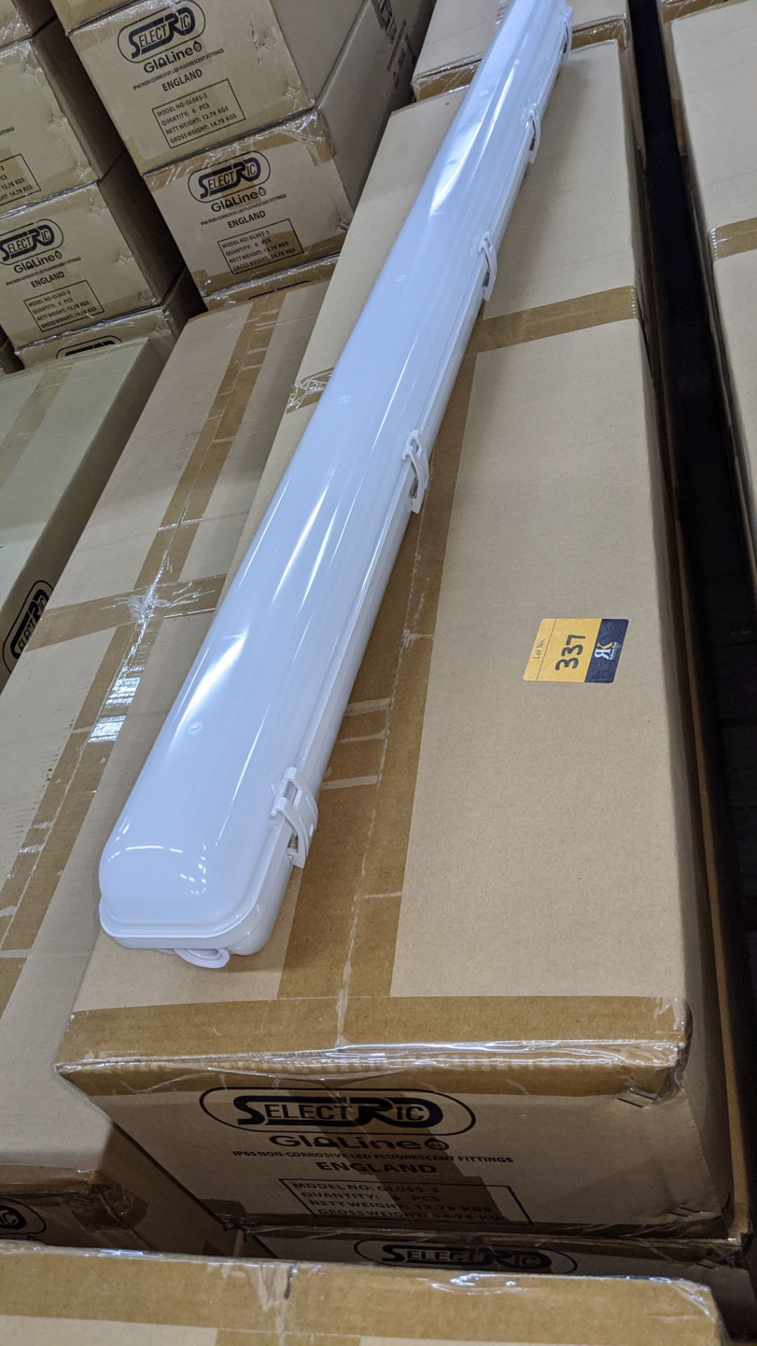 18 off IP65 non-corrosive LED fluorescent light fittings. Model GLO65-3, 4', single LED 20W, polyca - Image 2 of 5