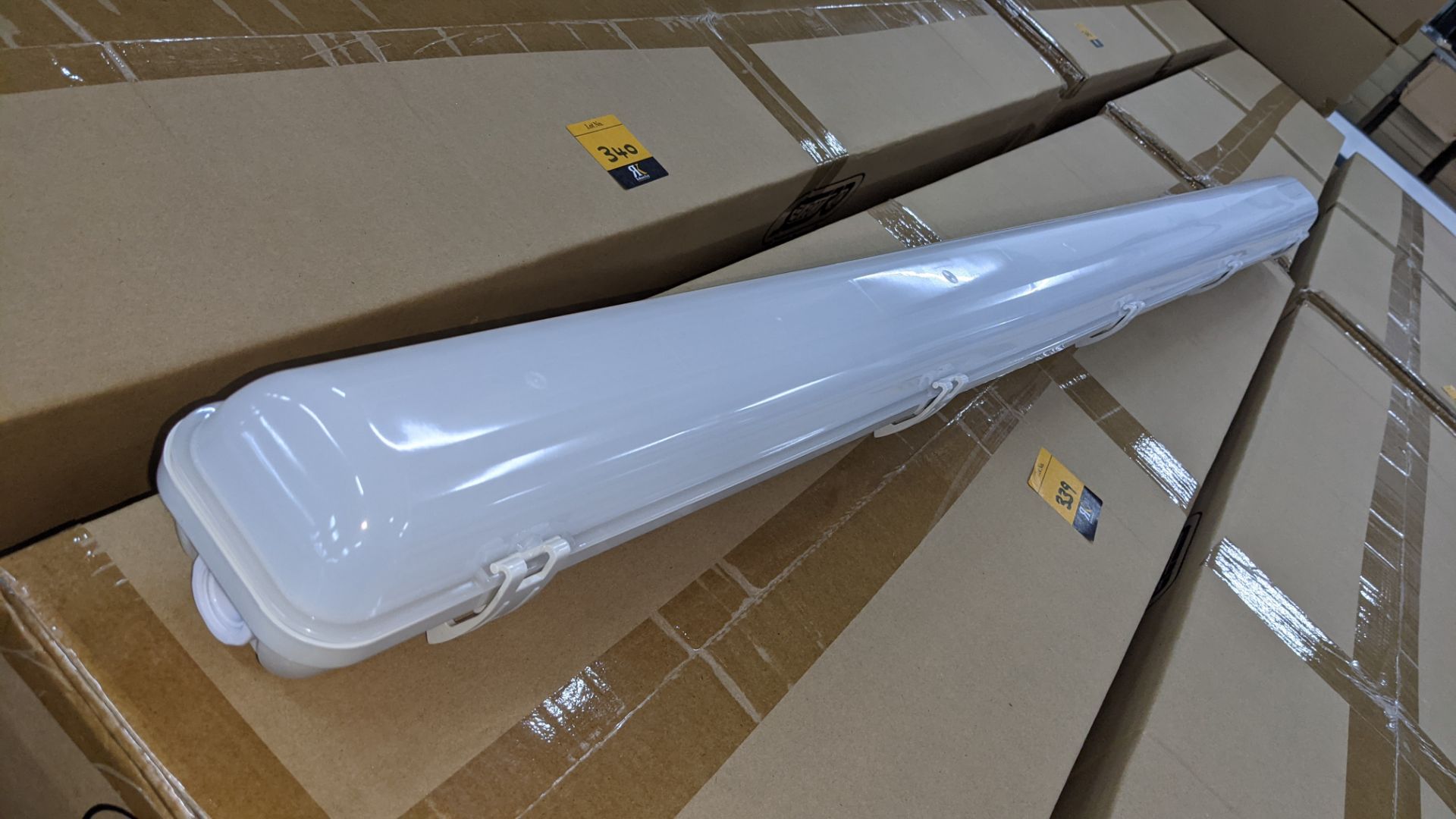 18 off IP65 non-corrosive LED fluorescent light fittings. Model GLO65-3, 4', single LED 20W, polyca - Image 4 of 5