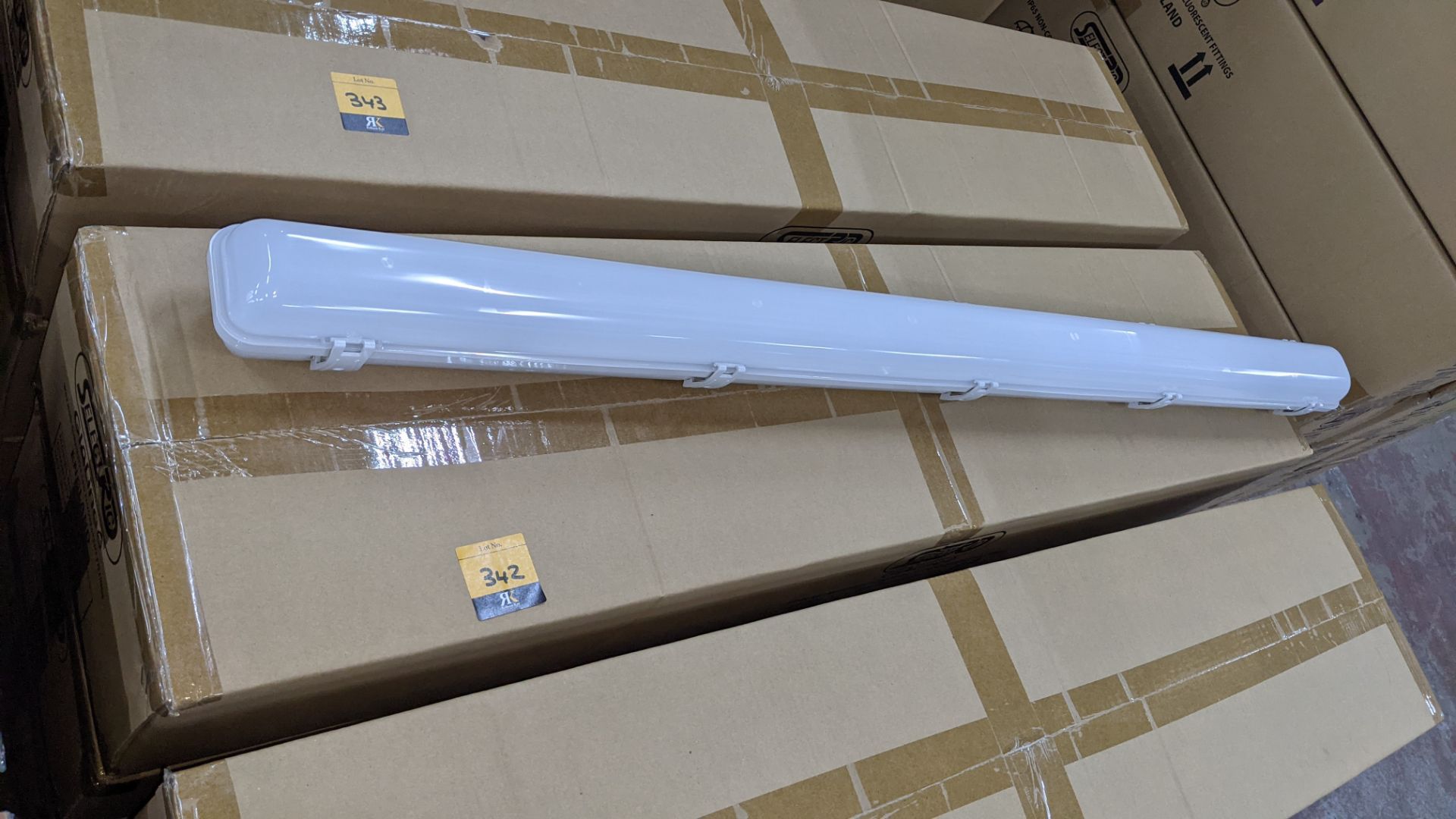 18 off IP65 non-corrosive LED fluorescent light fittings. Model GLO65-3, 4', single LED 20W, polyca