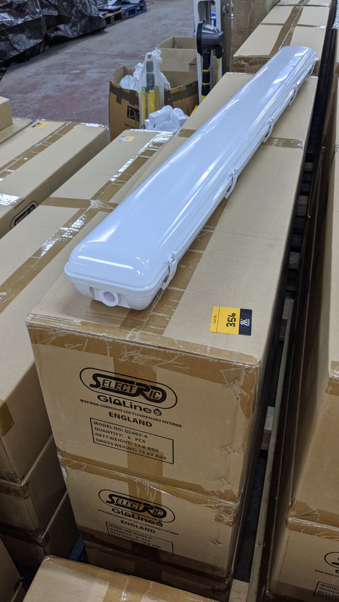 18 off IP65 non-corrosive LED fluorescent light fittings. Model GLO65-4, 4', twin LED 40W, polycarb