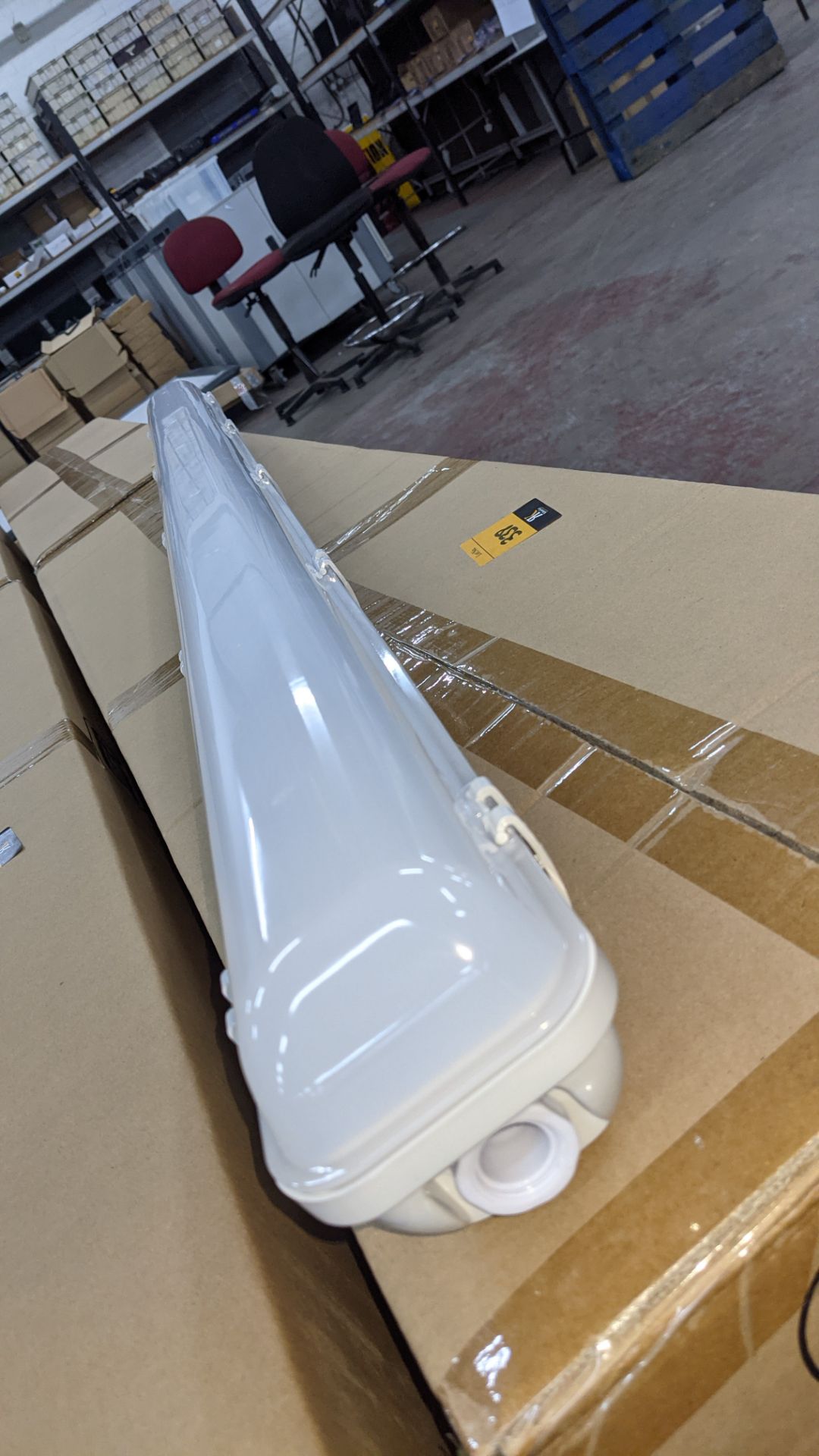 18 off IP65 non-corrosive LED fluorescent light fittings. Model GLO65-3, 4', single LED 20W, polyca - Image 4 of 5