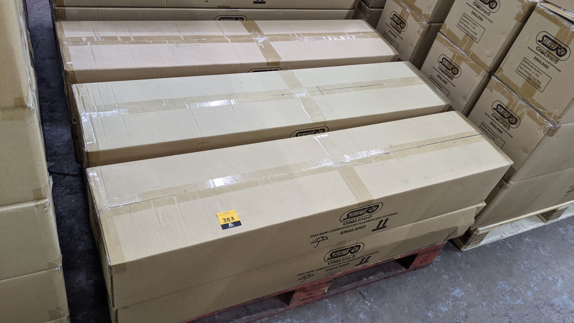 36 off IP65 non-corrosive LED fluorescent light fittings. Model GLO65-3, 4', single LED 20W, polyca