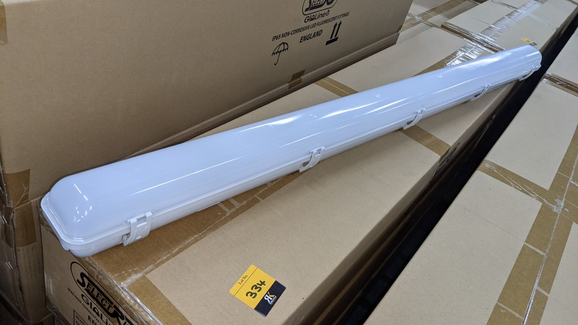 18 off IP65 non-corrosive LED fluorescent light fittings. Model GLO65-3, 4', single LED 20W, polyca - Image 4 of 5