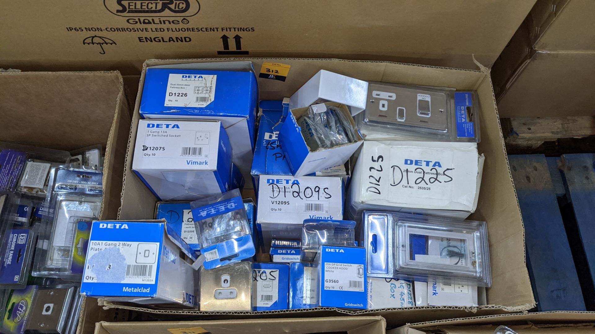 Box of Deta assorted sockets, switches & other electrical products - Image 2 of 5