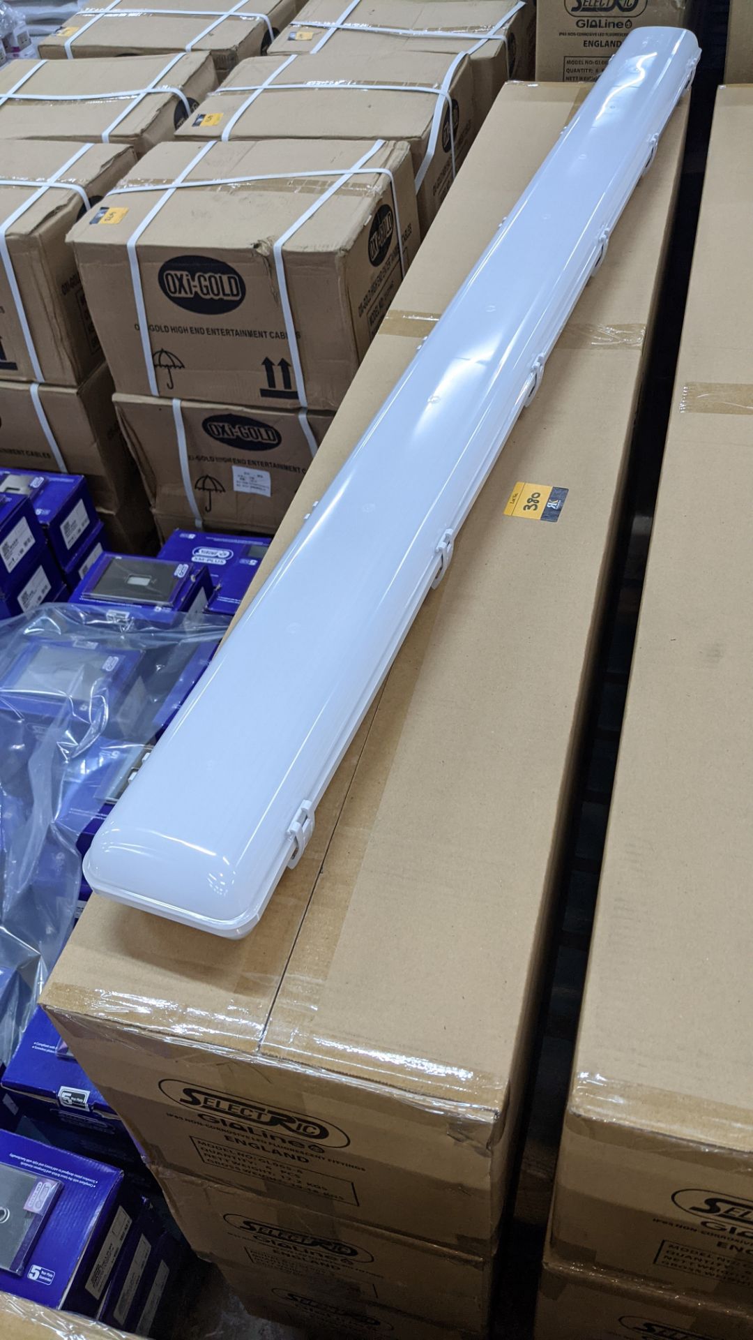 18 off IP65 non-corrosive LED fluorescent light fittings. Model GLO65-8, 5', twin LED 60W (with eme - Image 2 of 4