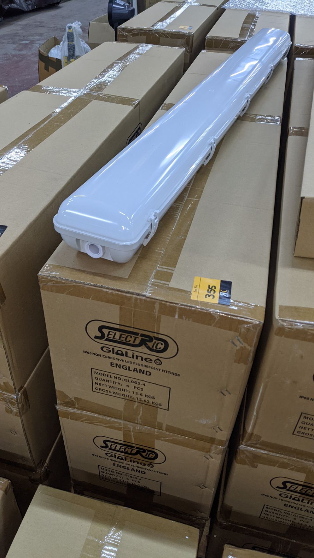 18 off IP65 non-corrosive LED fluorescent light fittings. Model GLO65-4, 4', twin LED 40W, polycarb