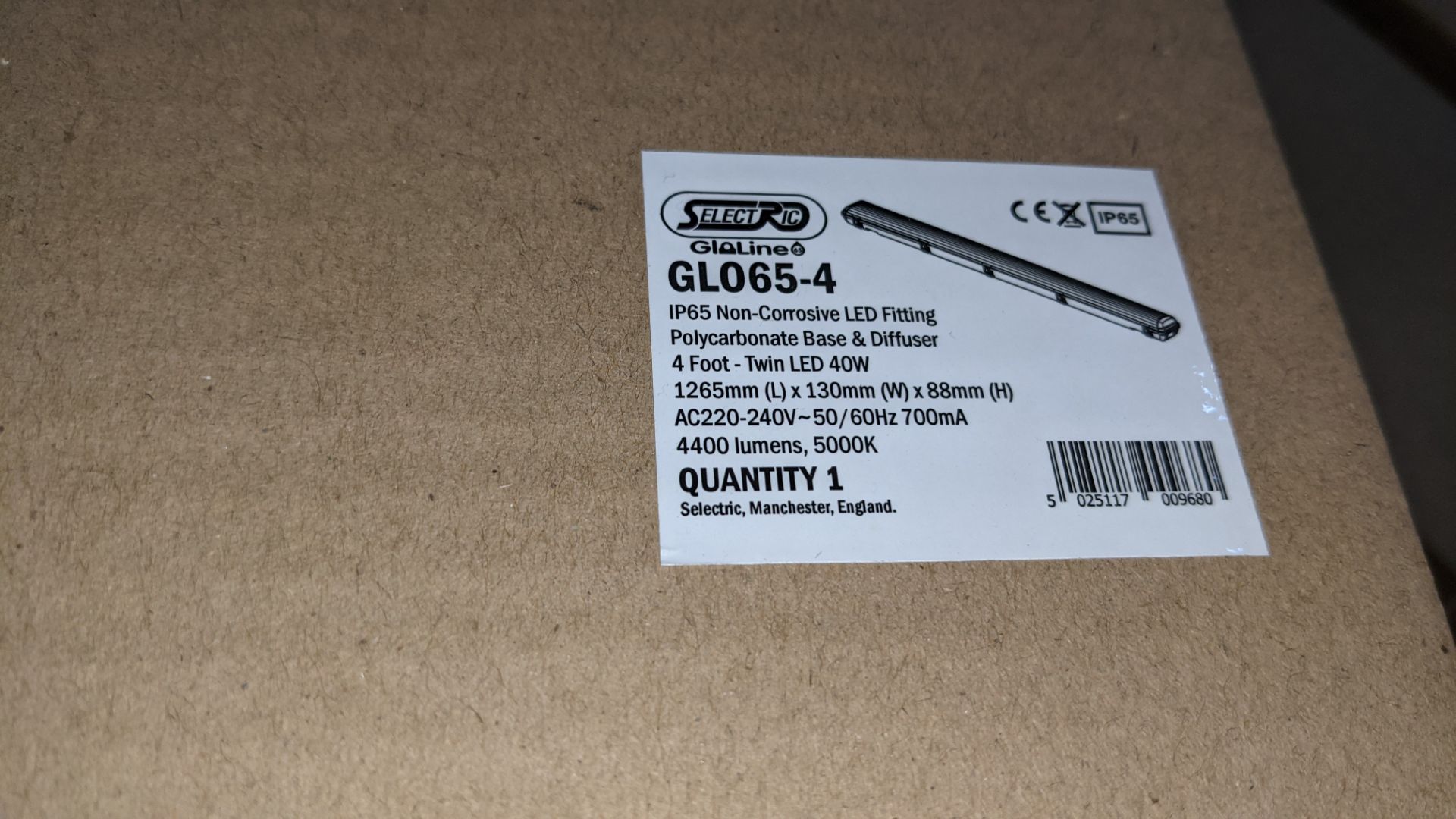 18 off IP65 non-corrosive LED fluorescent light fittings. Model GLO65-4, 4', twin LED 40W, polycarb - Image 4 of 6