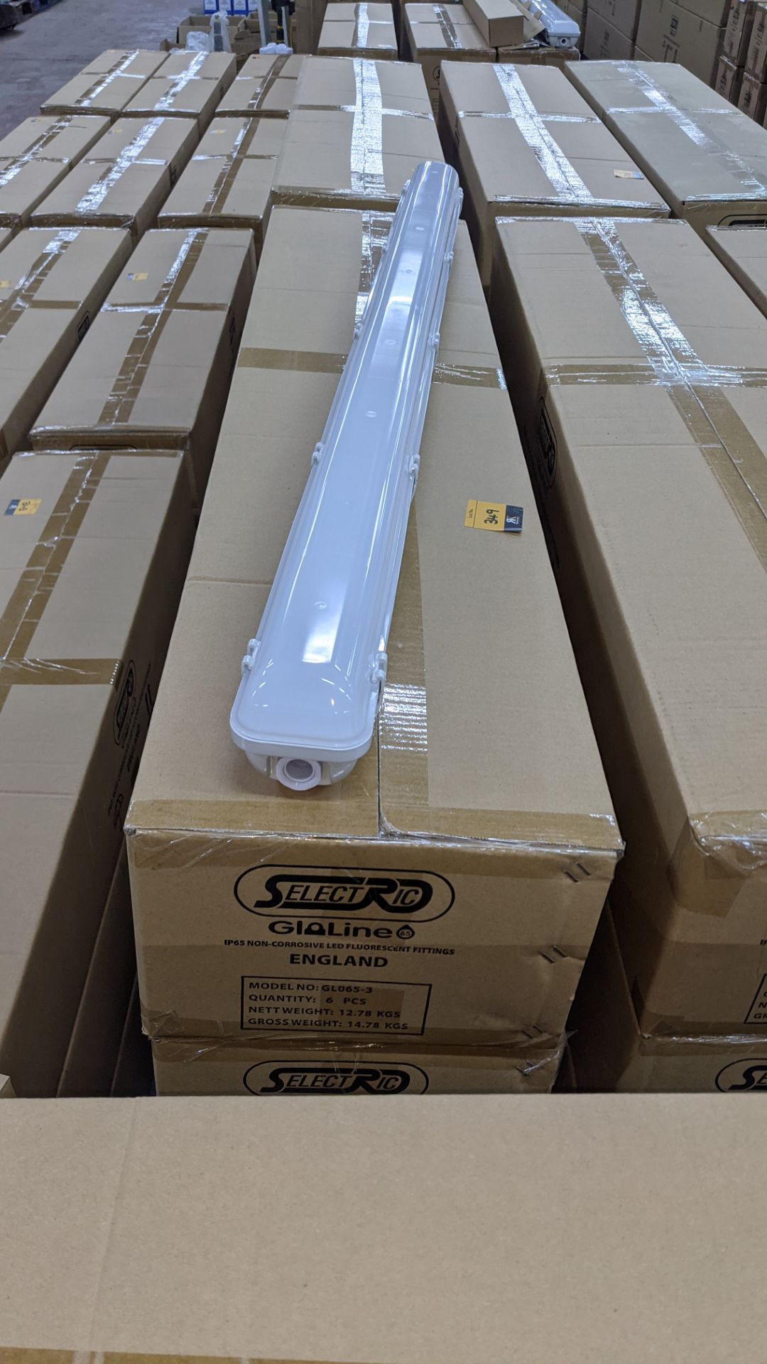 30 off IP65 non-corrosive LED fluorescent light fittings. Model GLO65-3, 4', single LED 20W, polyca