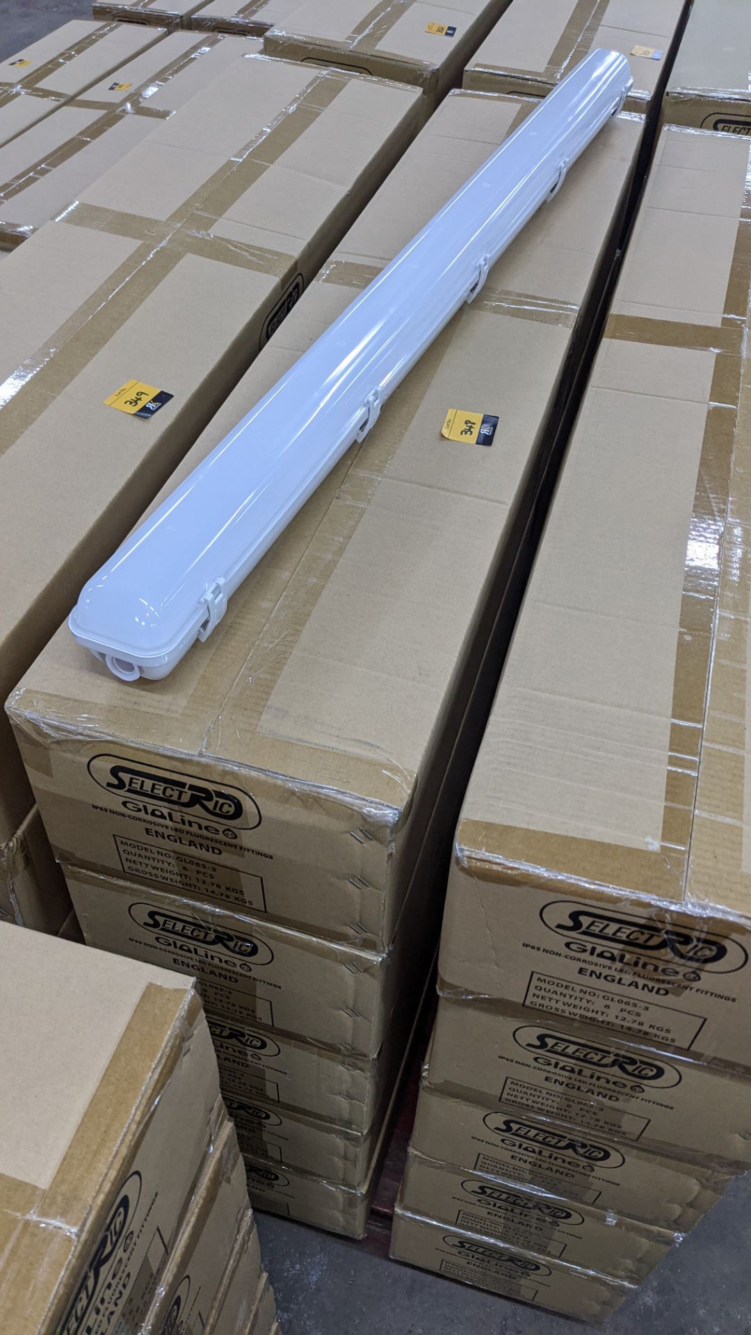 30 off IP65 non-corrosive LED fluorescent light fittings. Model GLO65-3, 4', single LED 20W, polyca - Image 2 of 4