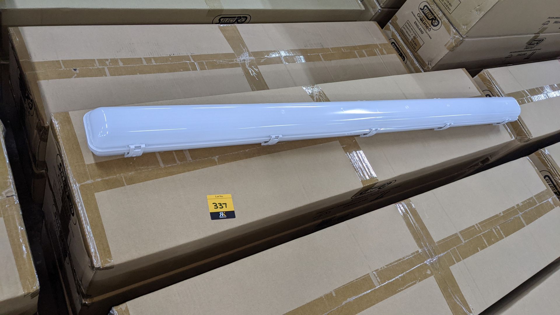 18 off IP65 non-corrosive LED fluorescent light fittings. Model GLO65-3, 4', single LED 20W, polyca