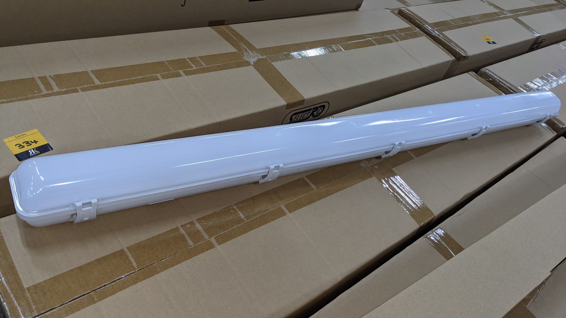 18 off IP65 non-corrosive LED fluorescent light fittings. Model GLO65-3, 4', single LED 20W, polyca - Image 4 of 5