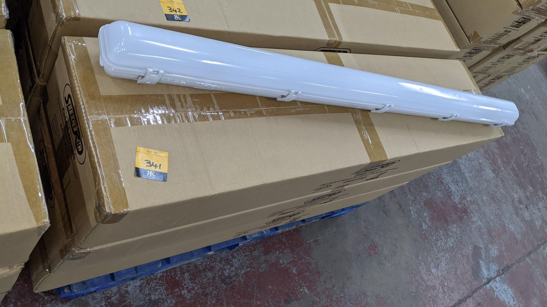 18 off IP65 non-corrosive LED fluorescent light fittings. Model GLO65-3, 4', single LED 20W, polyca