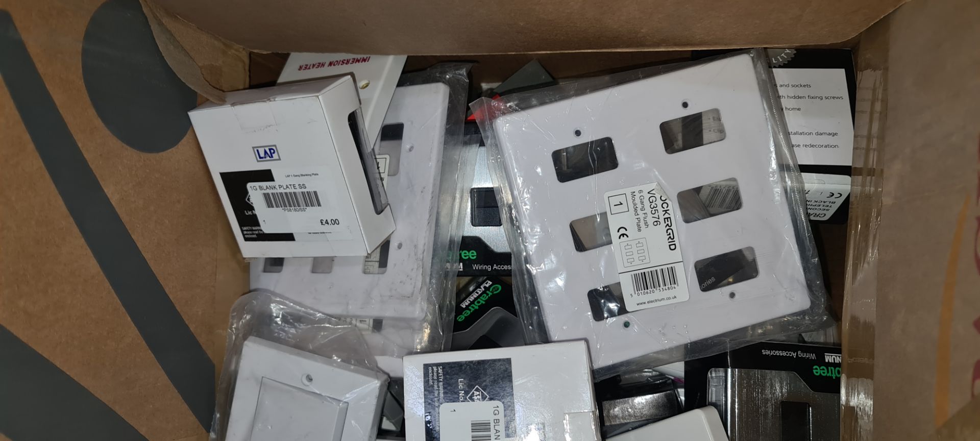 Large box of assorted switches & sockets by a variety of brands - Image 4 of 5