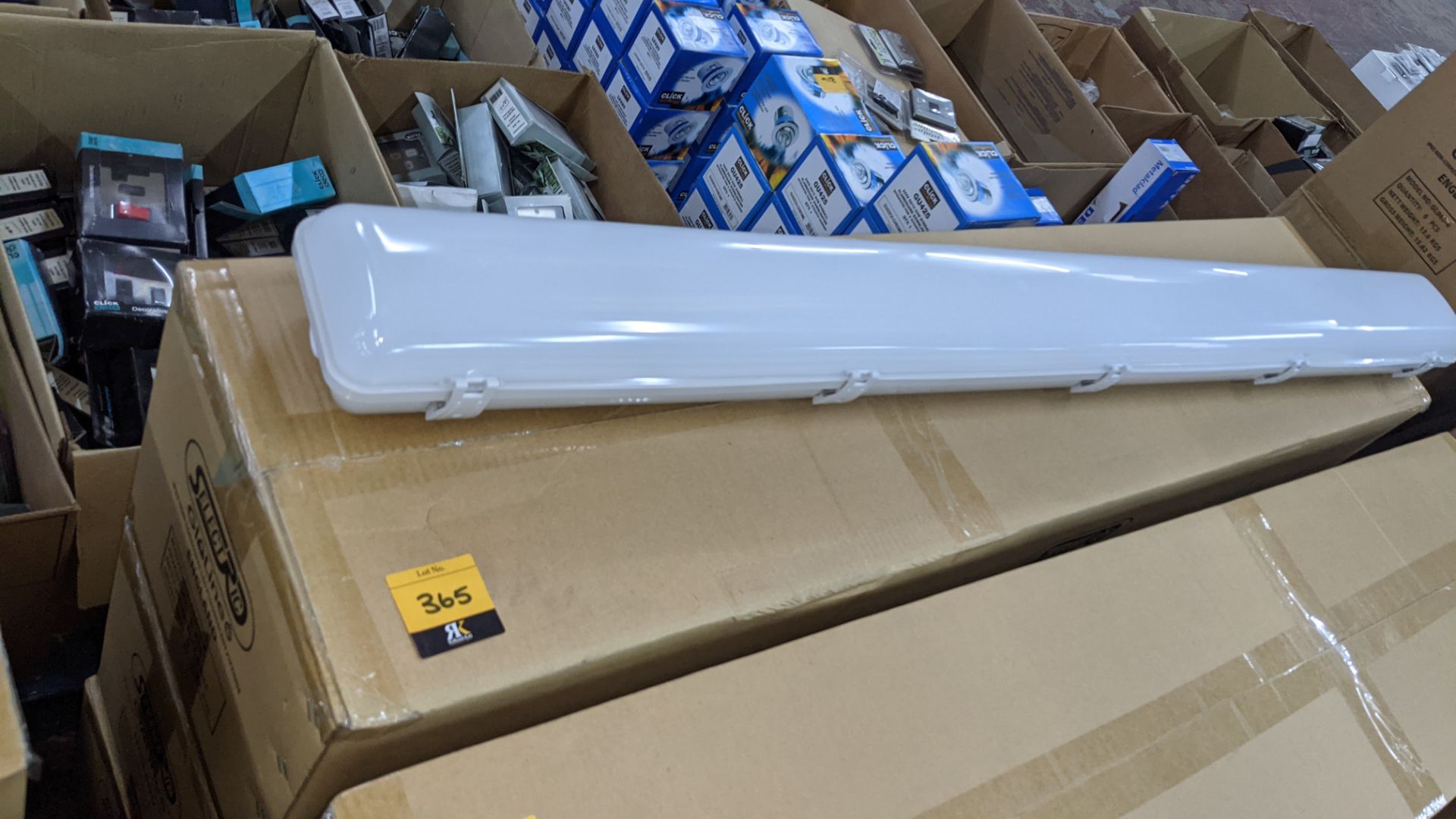 18 off IP65 non-corrosive LED fluorescent light fittings. Model GLO65-4, 4', twin LED 40W, polycarb