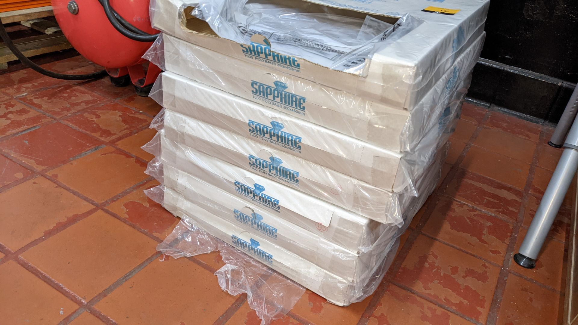 7 boxes of Sapphire high quality poly bags, 350x450mm, 100g - 1,000 bags per box however one of the - Image 4 of 4