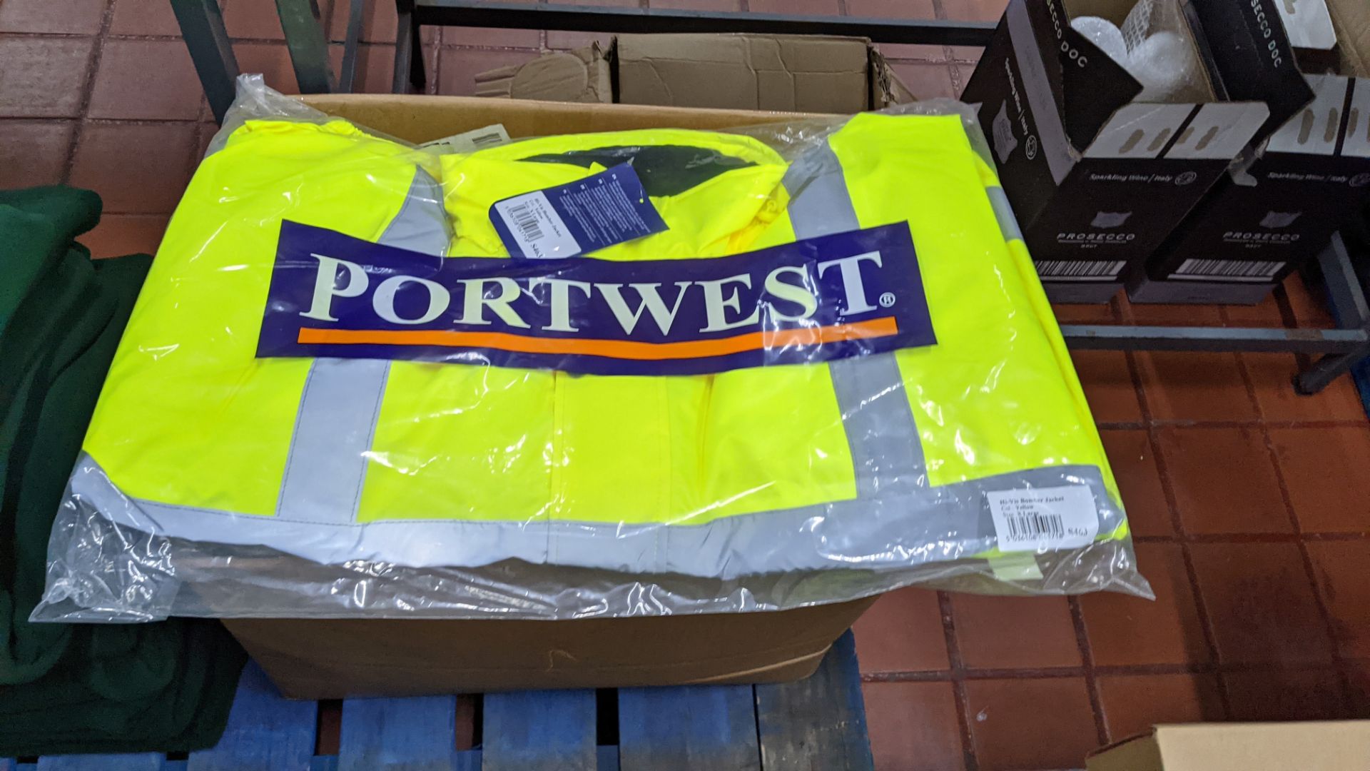 10 off Portwest hi-vis bomber jackets in assorted sizes - this lot consists of 2 cartons each contai - Image 8 of 9