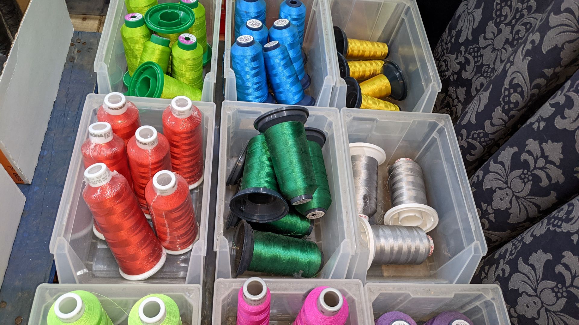 12 storage bins & their contents of embroidery thread - Image 5 of 6